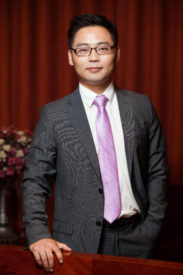 马龙照老师形象照
