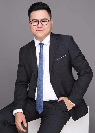 李吉老师形象照
